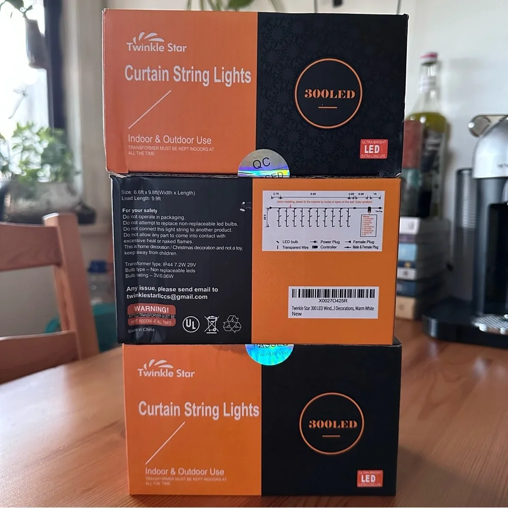 NWT Twinkle Star 300 LED Window Curtain String Light